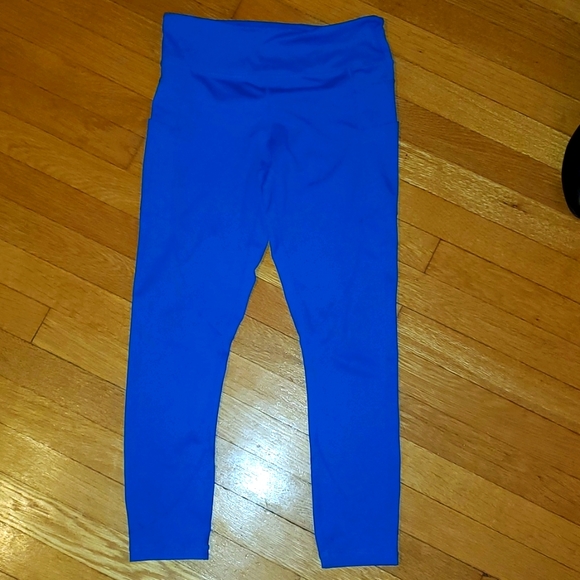 ZYIA Pants - Zyia cropped high-rise light & tight legging, Size 6-8
